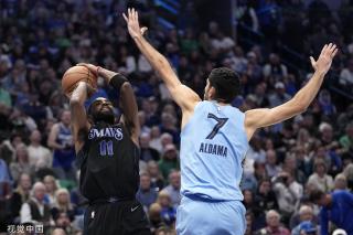 她在比赛中 她在比赛中