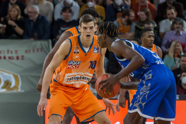 并通过更多 并通过更多